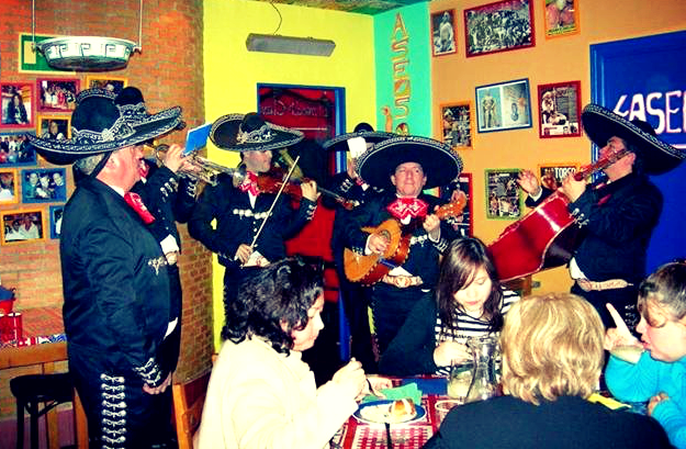 mariachi en restaurante